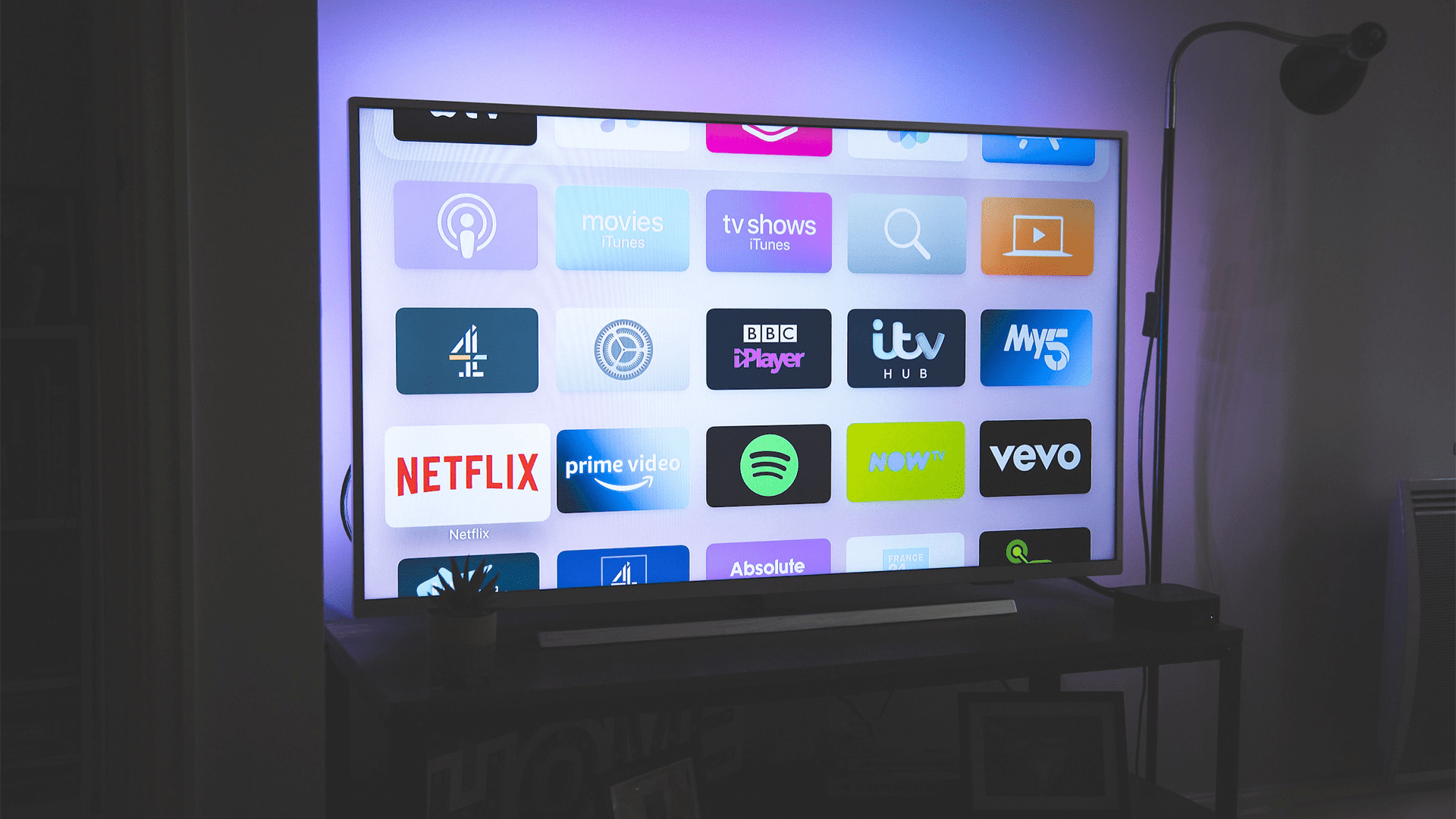 Как выбрать телевизор для Smart TV: топовые функции и преимущества